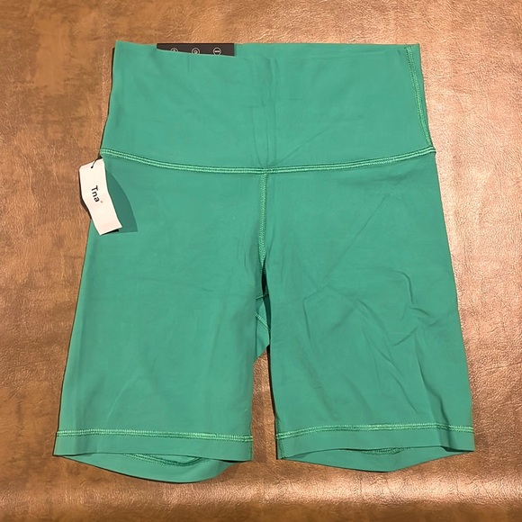 NWT Aritzia TNA Butter Biker Shorts - Picture 1 of 5